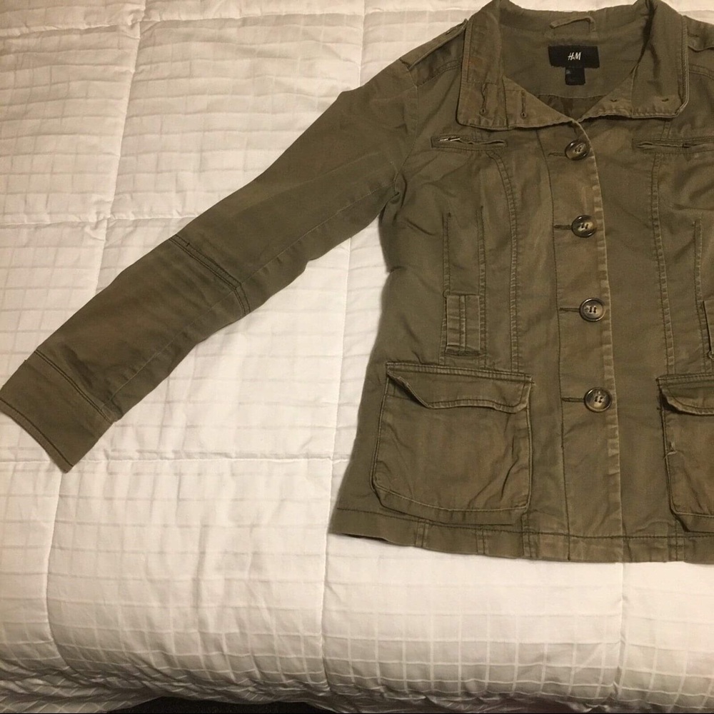 H&M light weight Jacket size (4) - Picture 7 of 7